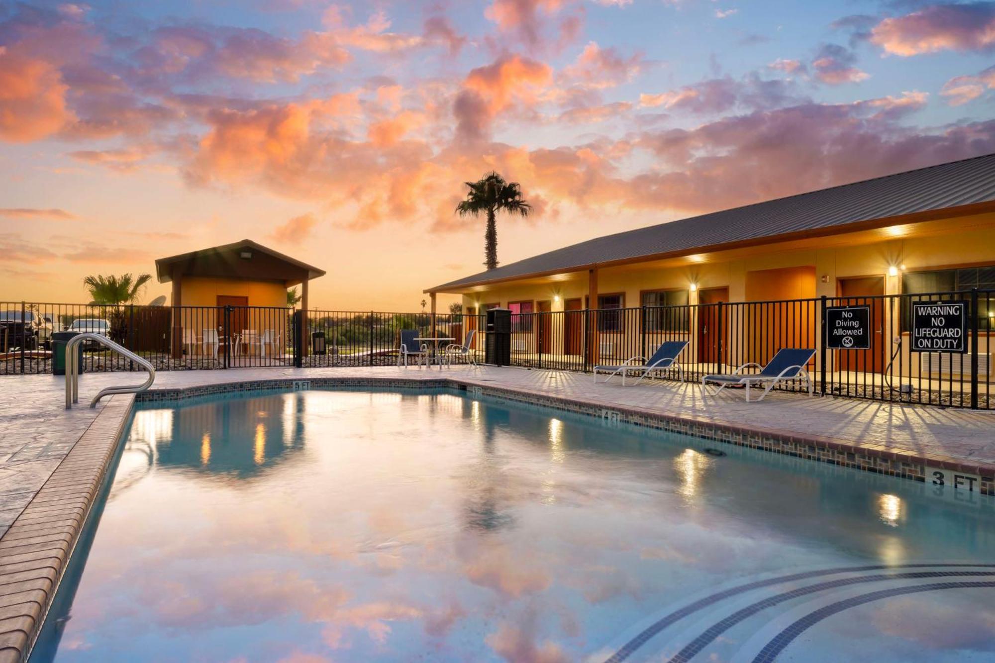 Best Western Hebbronville Inn Extérieur photo